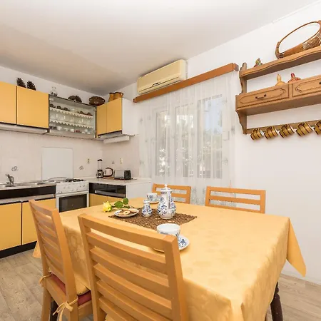 Appartement Marica I Ivo 3 *