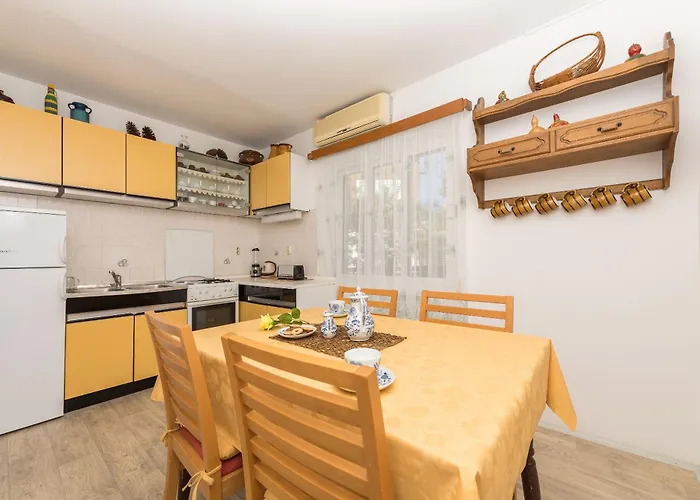 Apartment Marica I Ivo 3 *